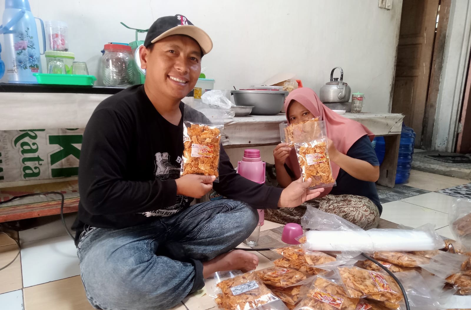 Dari Usaha Rumahan, Isti Kembangkan Manggleng hingga Libatkan Warga Sekitar